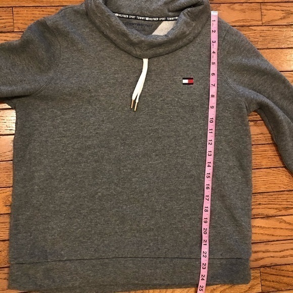 Tommy Hilfiger women’s pull over sweatshirt lined with fleece - Picture 4 of 9